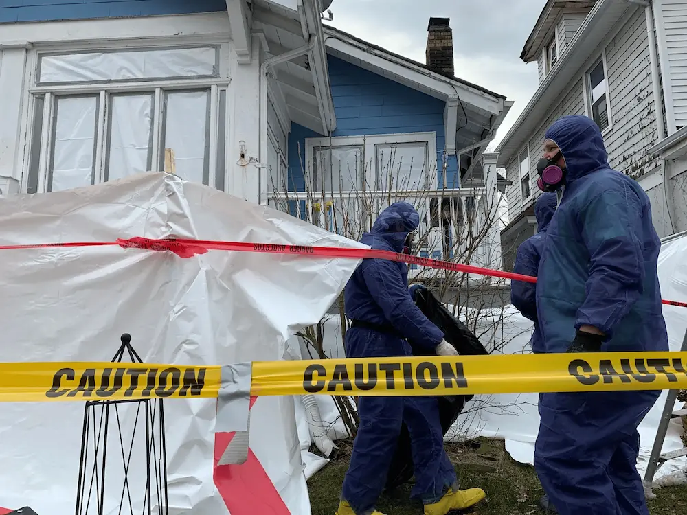 edelweiss-kh-team-performing-asbestos-removal-services (3)